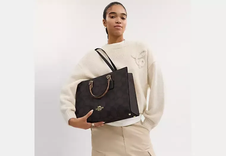 C.O.A.C.H Maggie Tote Bag In Blocked Signature