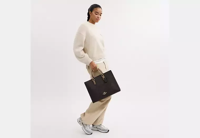 C.O.A.C.H Maggie Tote Bag In Blocked Signature