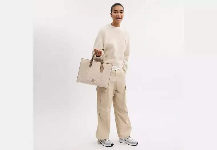 C.O.A.C.H Maggie Tote Bag In Blocked Signature