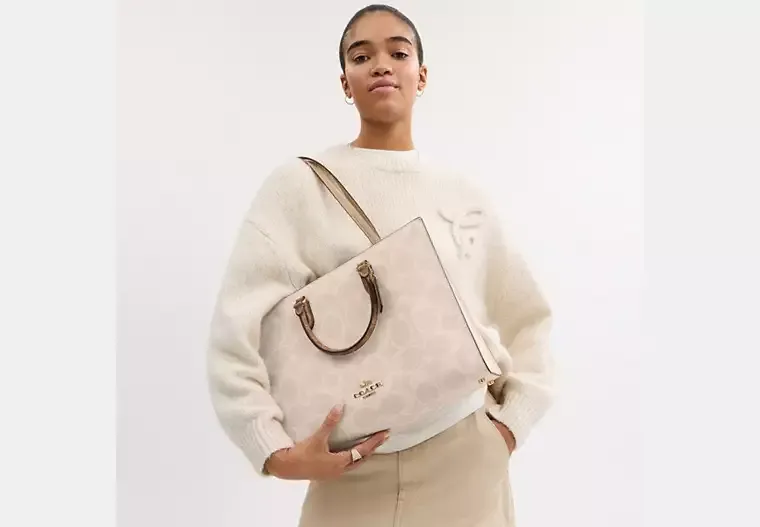 C.O.A.C.H Maggie Tote Bag In Blocked Signature