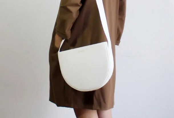 Genuine Leather Round Saddle Purse Bag Shoulder Bag for Women Leather Crossbody Bag