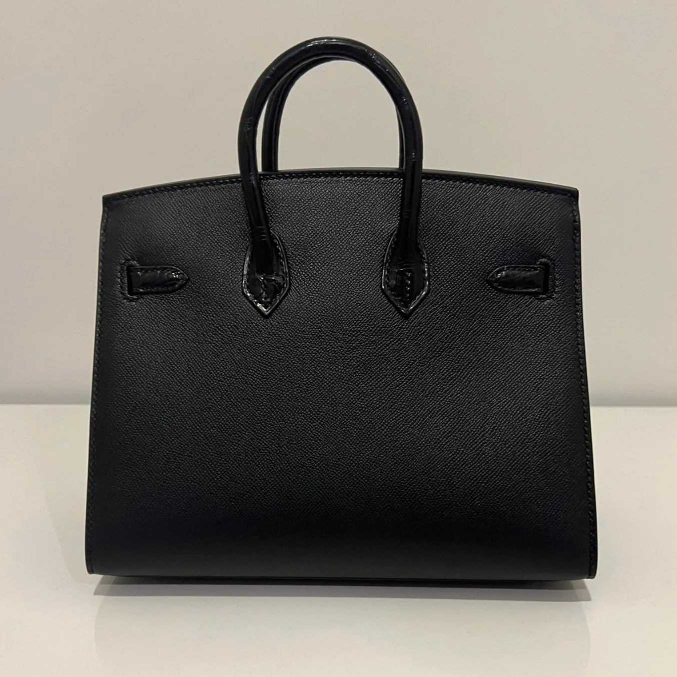Herm??s Birkin 20 Faubourg Midnight Matte Alligator