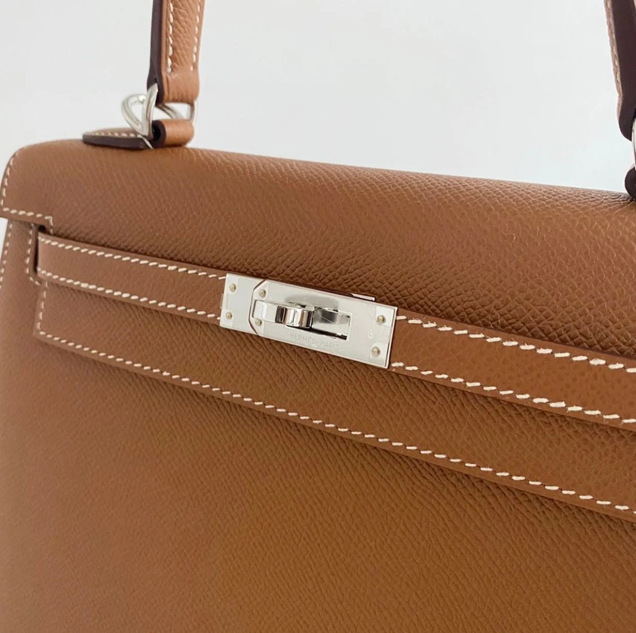 Herm??s Kelly 25 Gold Epsom Palladium Hardware