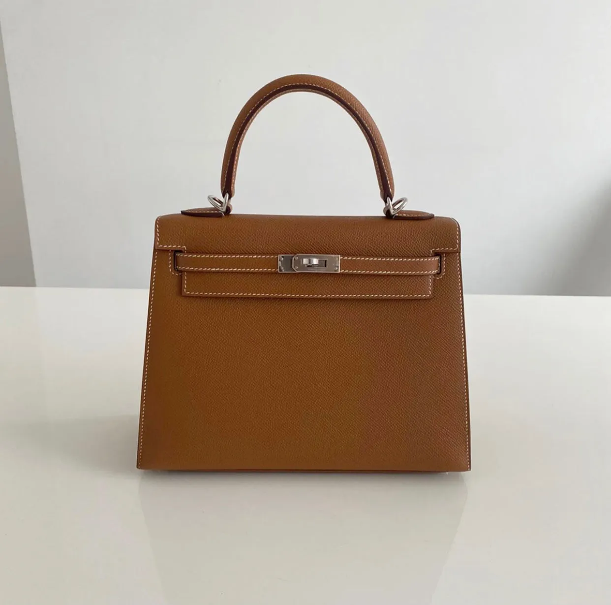 Herm??s Kelly 25 Gold Epsom Palladium Hardware