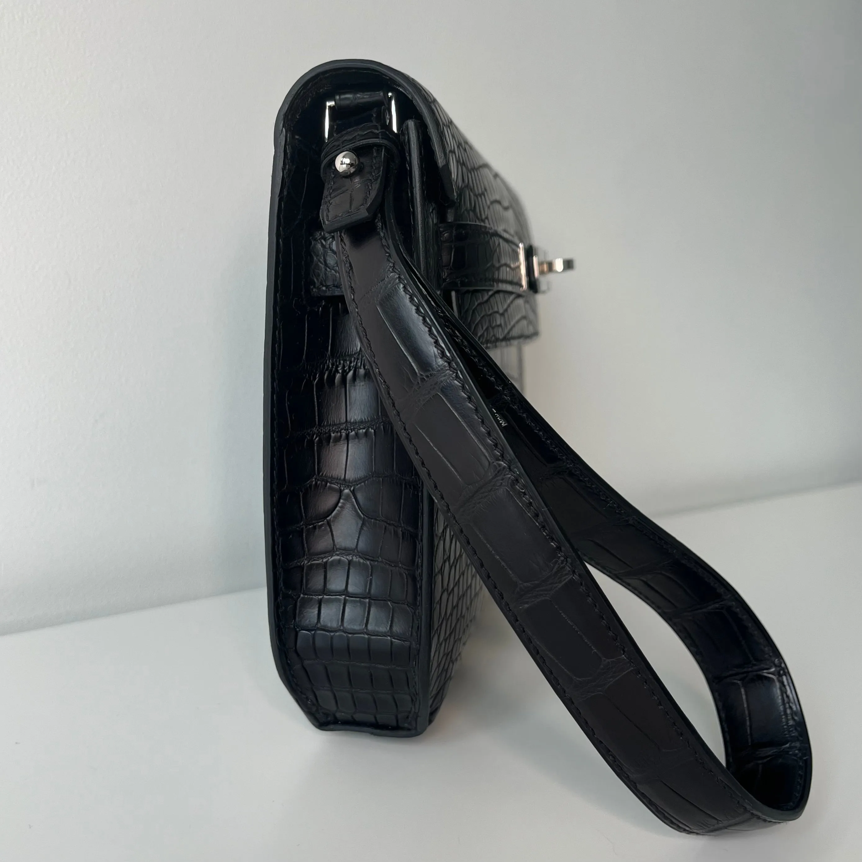Herm??s Kelly Depeches 25 Pochette Black Matte Alligator Palladium Hardware