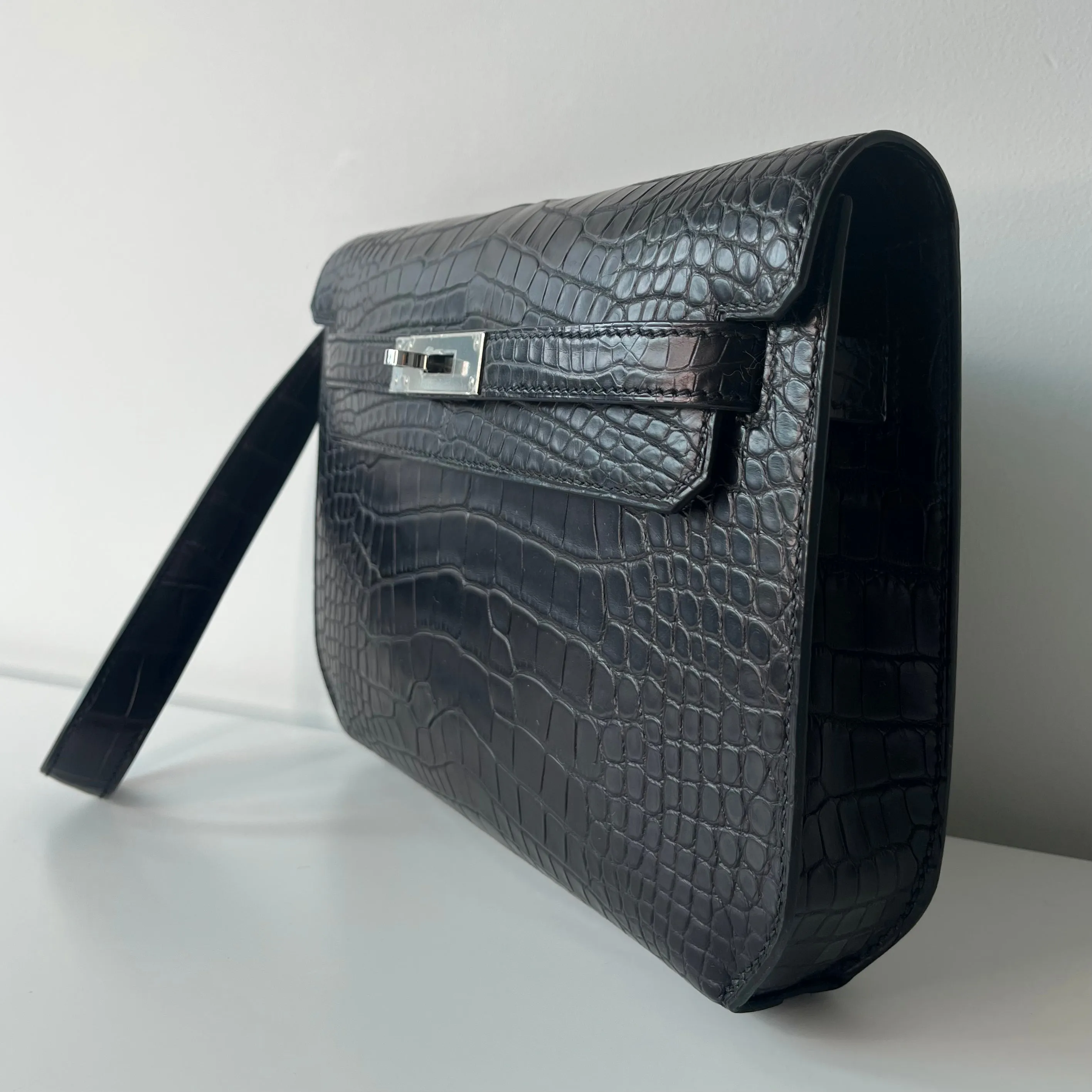 Herm??s Kelly Depeches 25 Pochette Black Matte Alligator Palladium Hardware