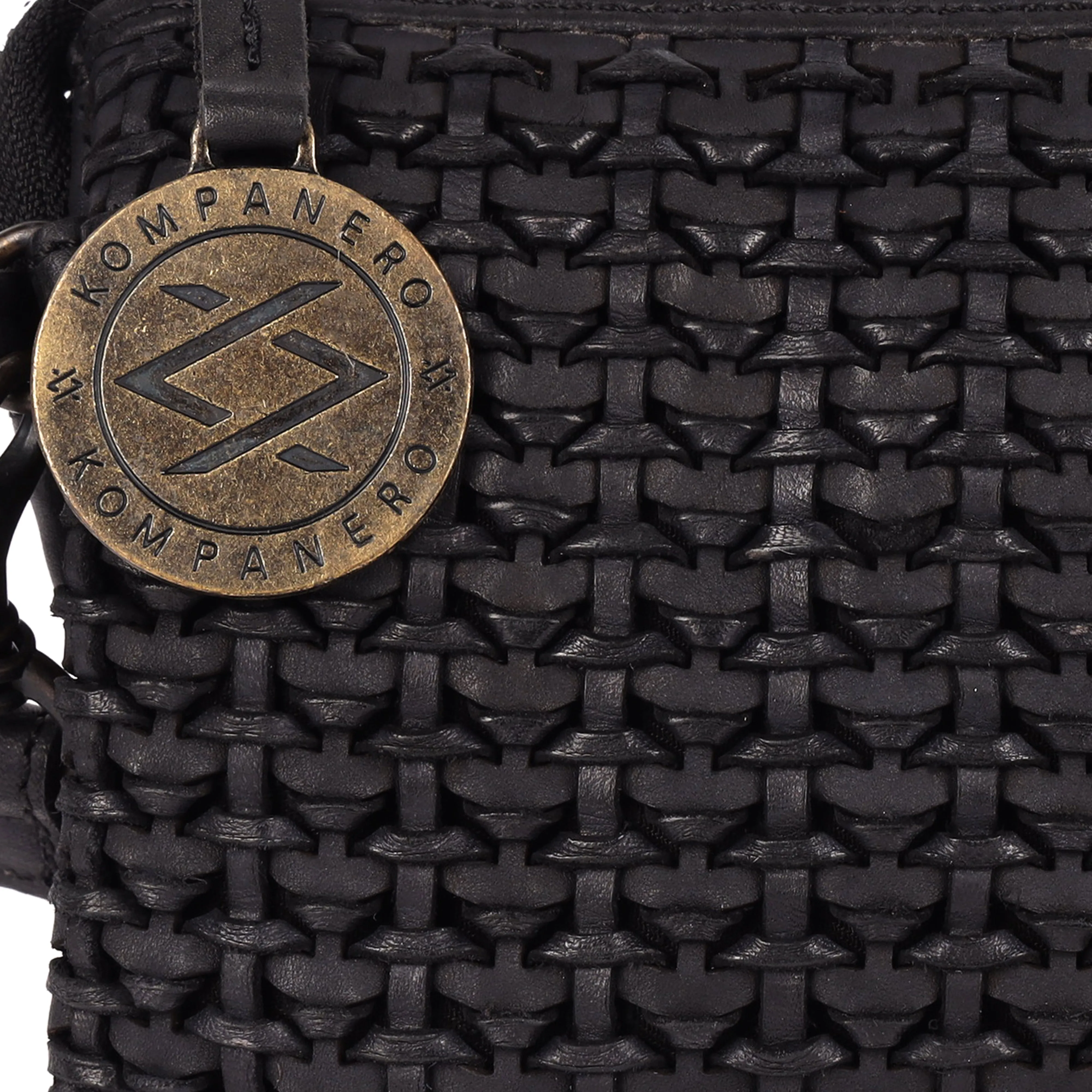 Levi - The Small Sling bag -Black