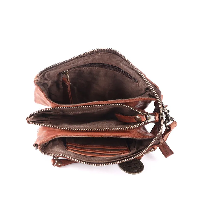 Levi - The Small Sling bag -Cognac