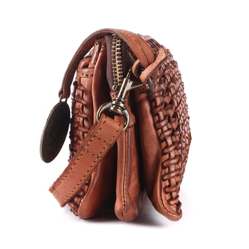 Levi - The Small Sling bag -Cognac