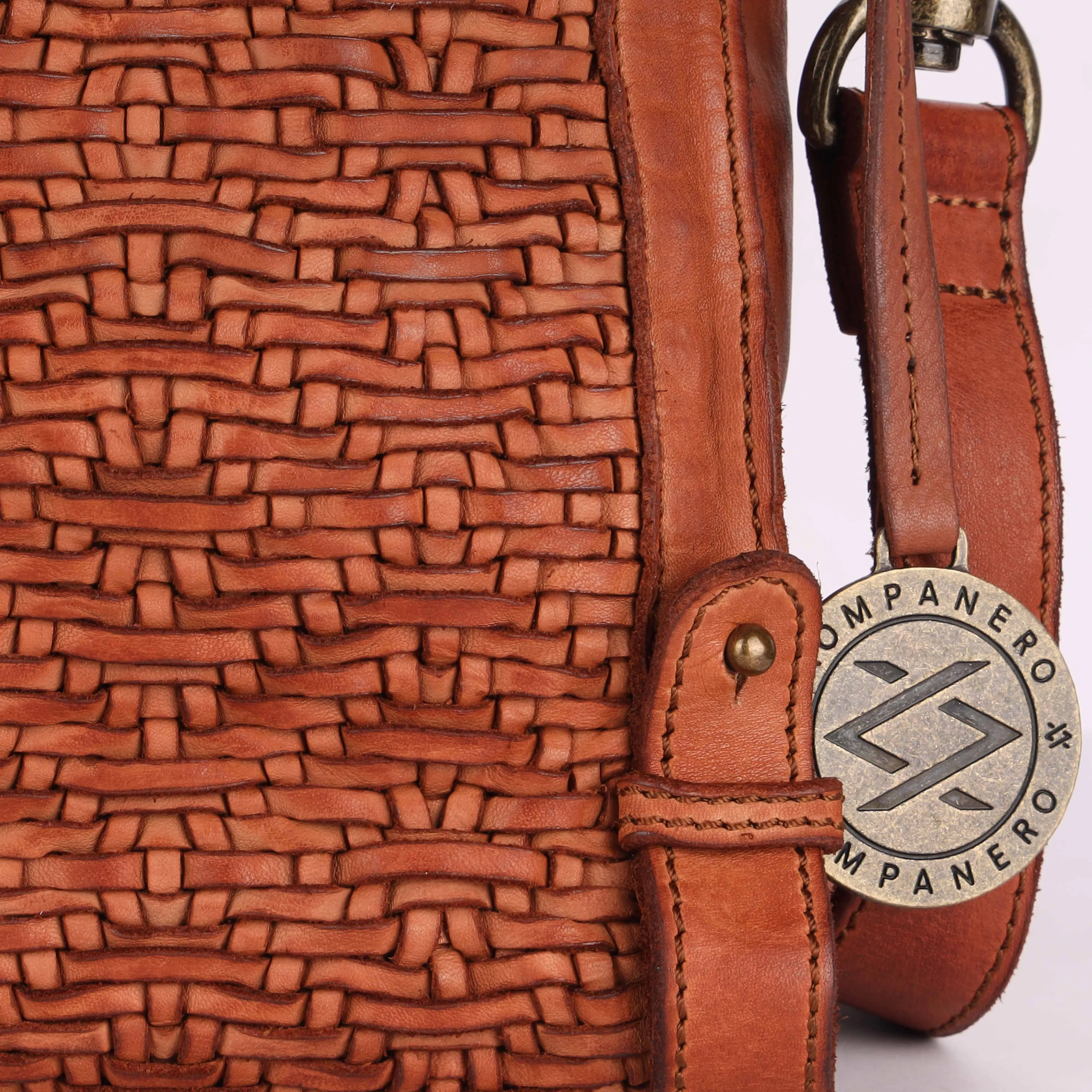 Oliver - The Sling Bag -Cognac