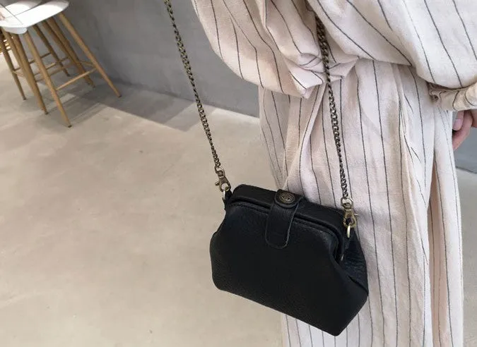 Vintage LEATHER WOMEN Small Doctor Purse Chain SHOULDER BAG Purses FOR WOMEN