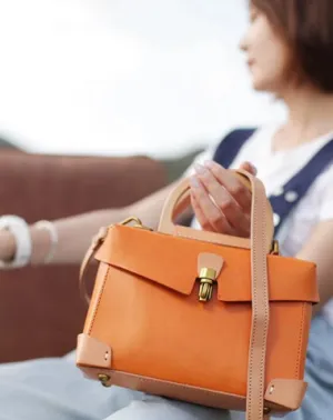 Vintage Womens Brown Leather Doctor Style Handbag Small Doctors Bag Side Purse for Ladies