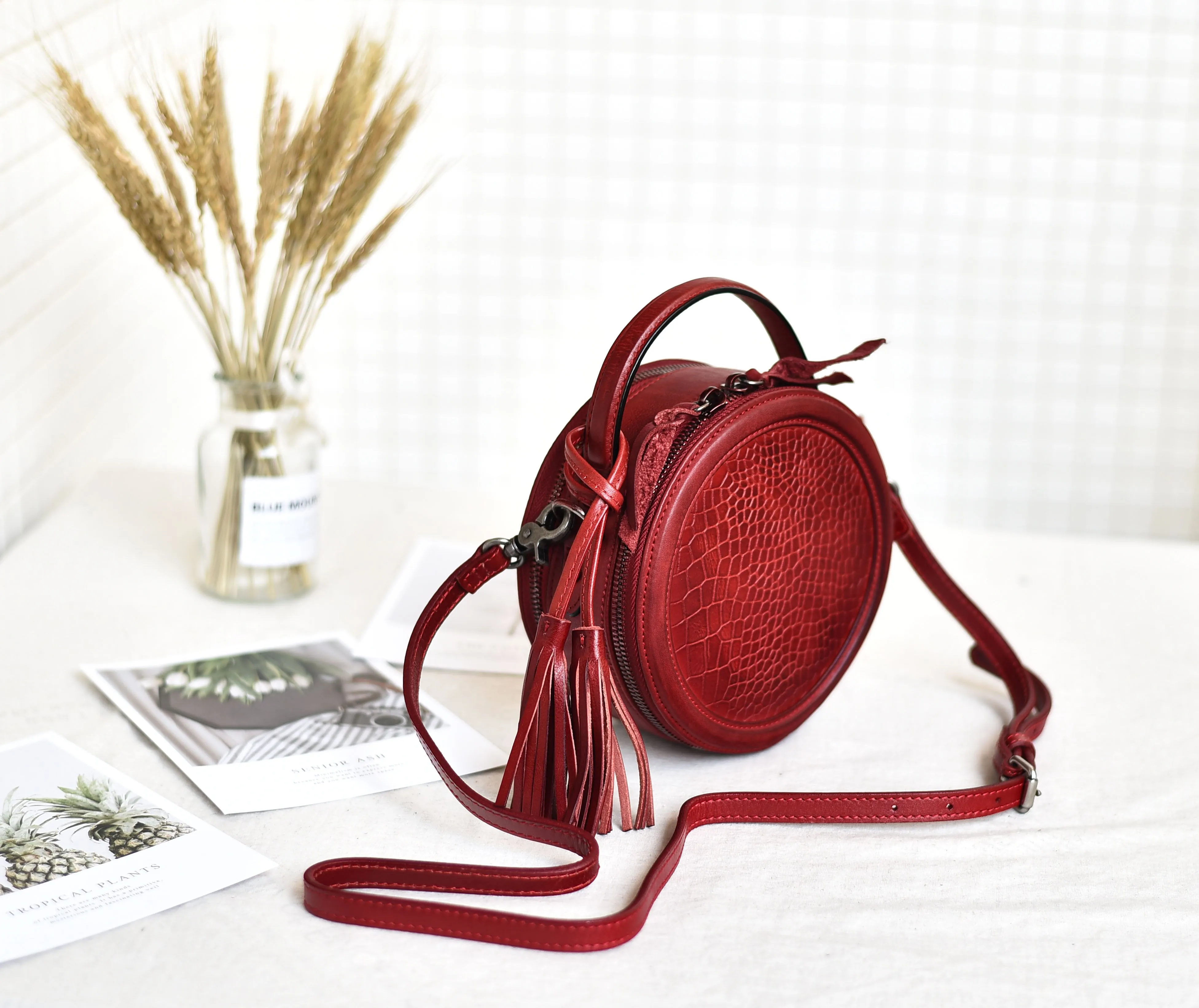 Womens Black Leather Round Crossbody Bag Crocodile Pattern Vintage Round Handbag Shoulder Bag for Women